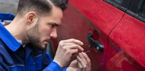 Boy Open locked Car Boy Open locked Car